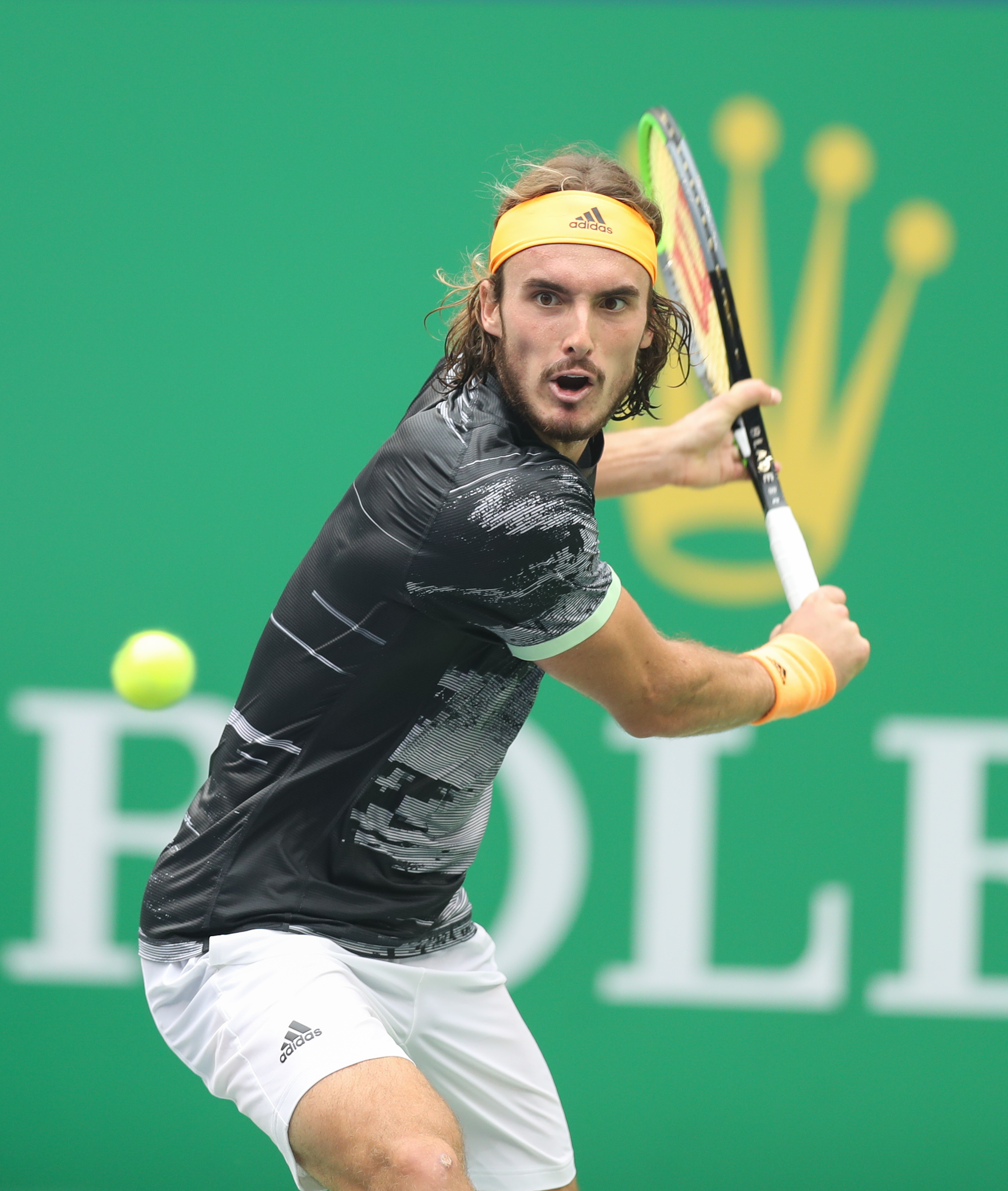 包含英国网球队翻盘意大利网球队，西西帕斯绝境逆转的词条