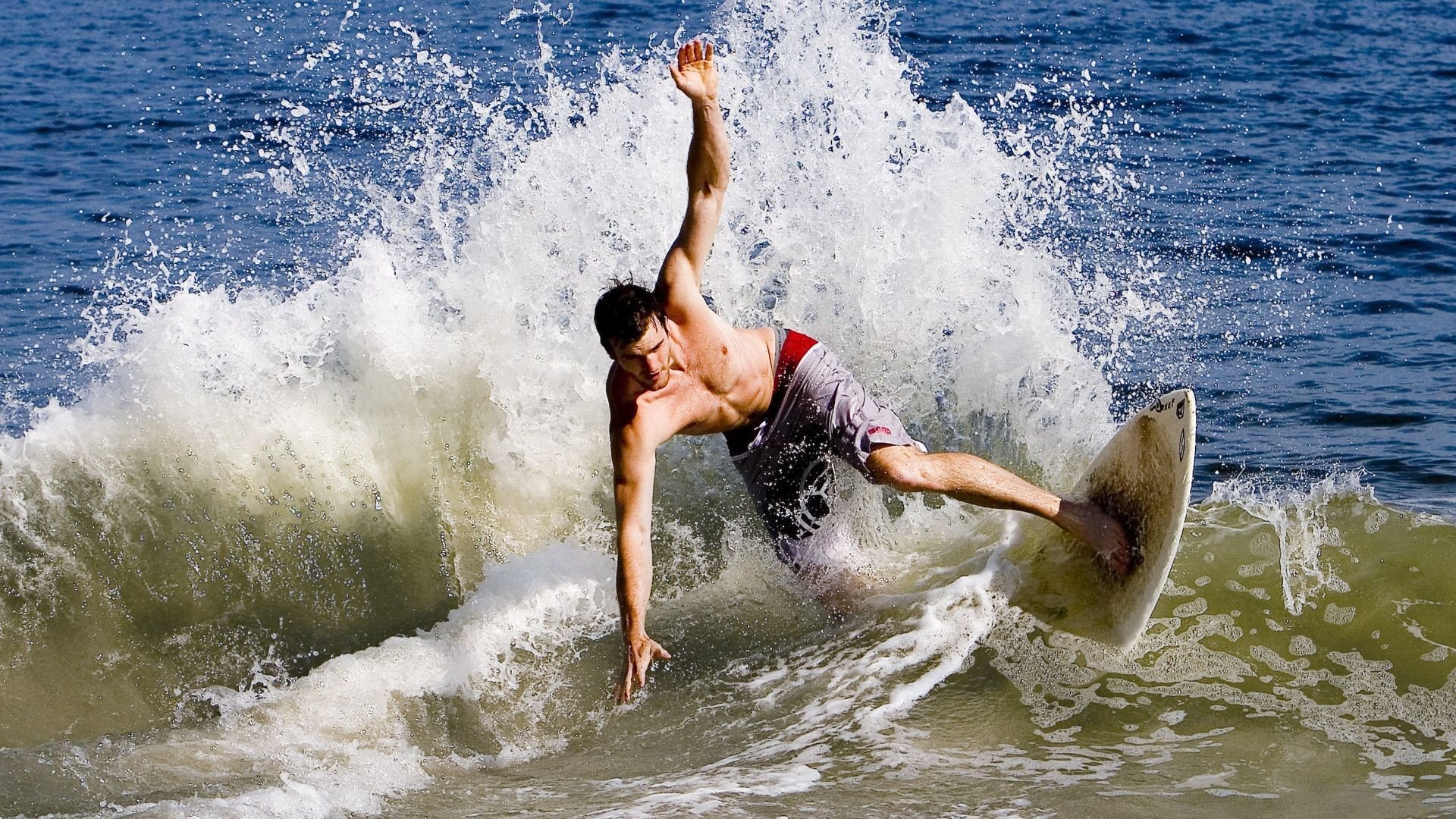 总决赛之夜，库里惊艳四座，三分雨改写历史