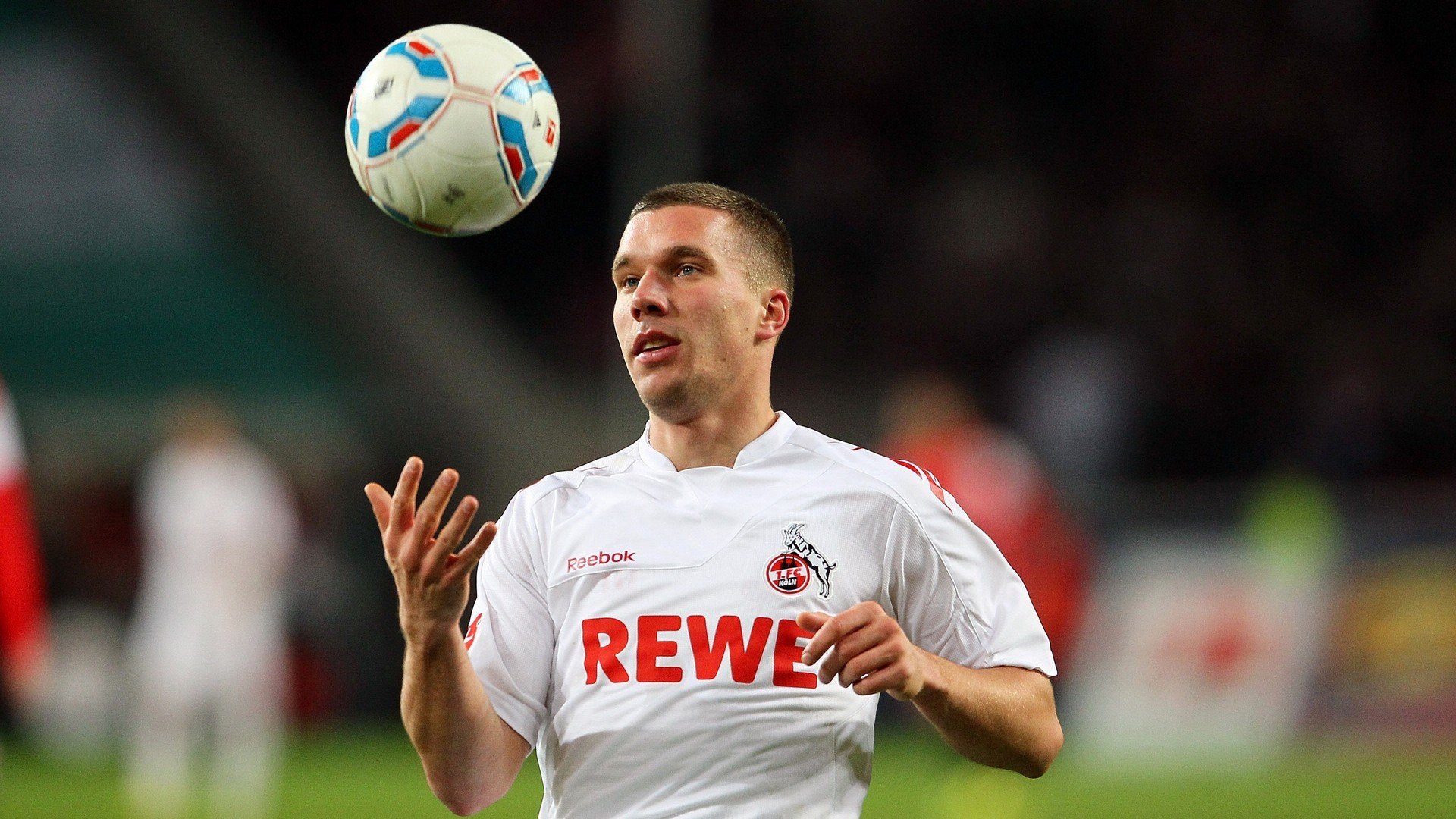 意甲焦点战之夜，奥斯梅恩闪耀全场，那不勒斯新王登基